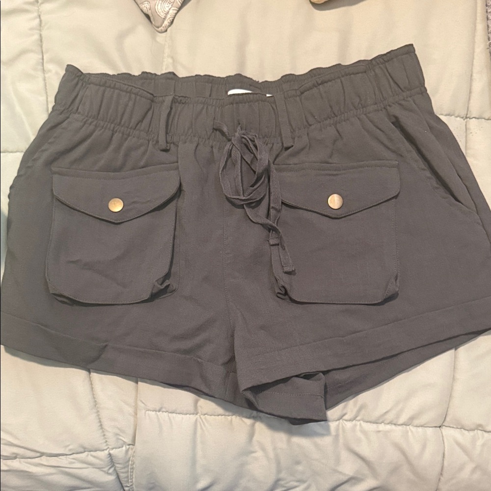 Women's Elastic-Waist Utility Shorts in Charcoal